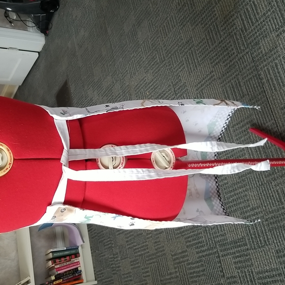 Adjustable Cat Apron - Picture 3 of 6